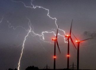 Produciendo rayos con unos Aerogeneradores