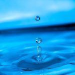 Los combustibles solares; son aquellos que están creados por materiales que pueden almacenar la energía solar en su constitución, para luego ser usada cuando la necesiten. Estos combustibles; se crean, principalmente utilizando la luz solar, el agua y el CO2 (dióxido de carbono). En los últimos años; los científicos a cargo de este tipo de proyectos, han estudiado otras fuentes de explotación como el hidrógeno y los hidrocarburos líquidos.