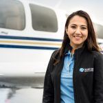 Mujer da la vuelta al mundo por la Ciencia Shaesta Waiz; es considera la primera mujer piloto de Afganistan. Hará un recorrido; 19 países visitará llevando como misión, ofrecer becas a niñas y mujeres que deseen incursionar en pro de la Ciencia. La primera vez; Waiz, pisó un avión tan solo siendo una bebé, en calidad de refugiada, cuando huía de la guerra con toda su familia a Estados Unidos; esto como consecuencia del conflicto armado que se desarrolló en 1987 entre la extinta Unión Soviética y su país.