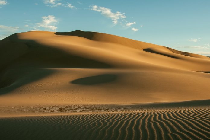 Investigador considera conseguir litros de agua mediante el aire del desierto