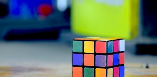 Un Cubo Rubik que se resuelve solo