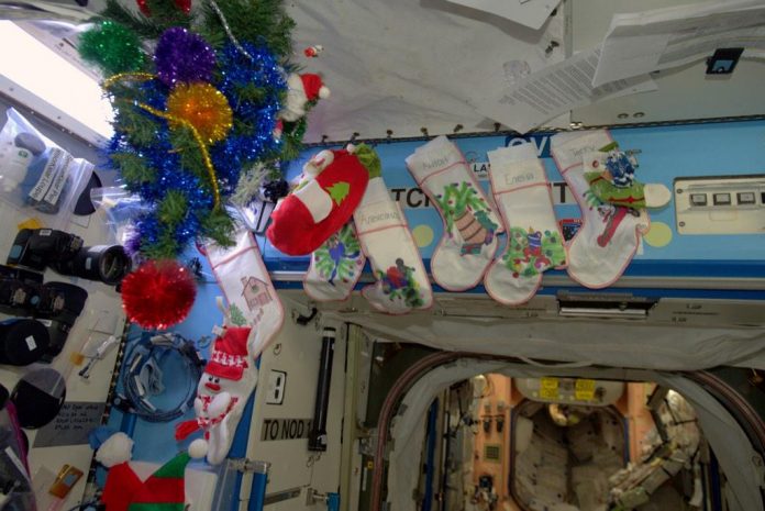 Celebran la Navidad desde el espacio