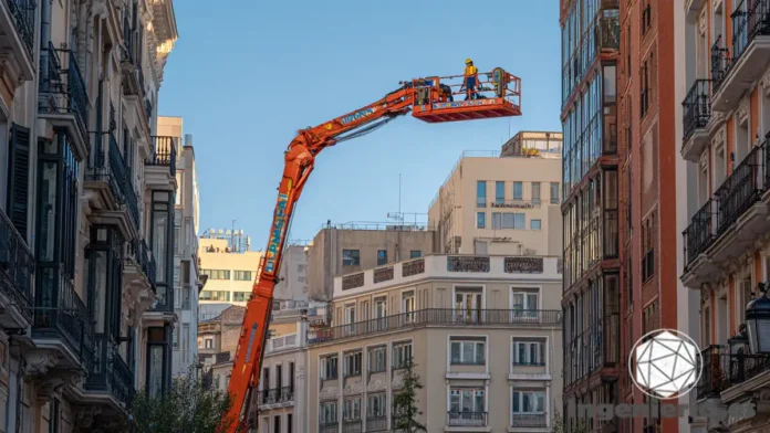 Ventajas del alquiler de camiones grúa con operador profesional