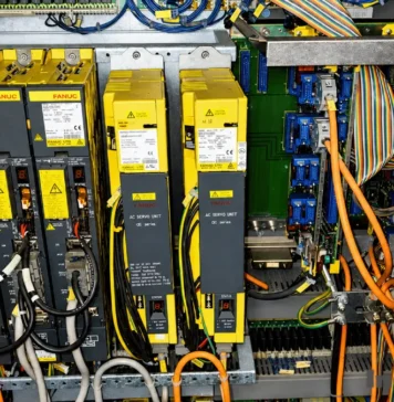 reparación de electrónica CNC industrial
