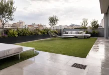 Cómo diseñar una terraza urbana con césped artificial sin problemas de drenaje cómo evitar encharcamientos al instalar césped artificial en una terraza urbana