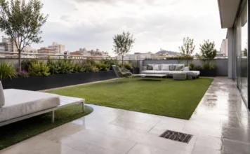 Cómo diseñar una terraza urbana con césped artificial sin problemas de drenaje cómo evitar encharcamientos al instalar césped artificial en una terraza urbana